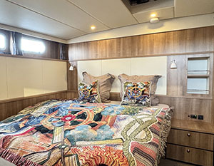 Innenansicht einer 40.9 Blick in die Heckkabine mit Doppelbett