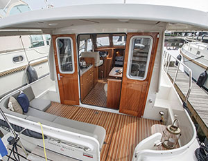 Linssen 290 Sedan Forelle Ansicht Achterdeck Blick in Innenraum