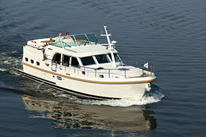 Linssen 40.0 in Fahrt Vogelperspektive rechts vorne