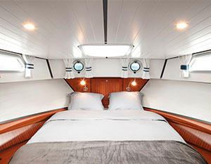 Linssen 36 TNCS AC Bugkabine, Blick auf das Doppelbett