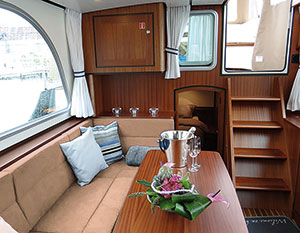 Linssen 32 TNCS AC Salon, Blick nach achtern