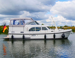 Linssen GS 35 AC, Blick von Backbord auf von links nach rechts fahrendes Schiff