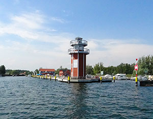 Plau am See, Leuchtturm an der Hafeneinfahrt