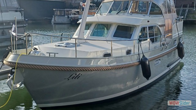 Lili im Hafen Bug Backbord